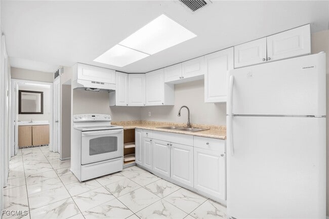 Building Photo - 3660 Seminole Ave