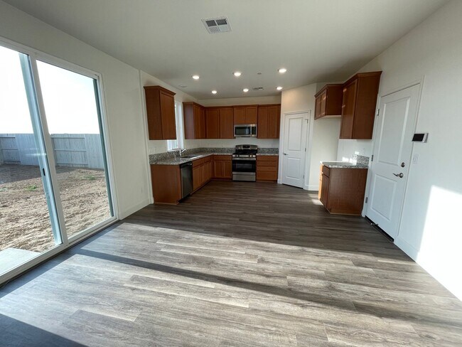 Foto del edificio - Like New Upscale West Roseville Home for Rent