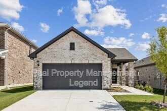 Building Photo - 606 Travine Dr