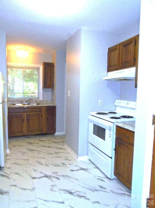Foto del edificio - 4024 Rosehaven Dr