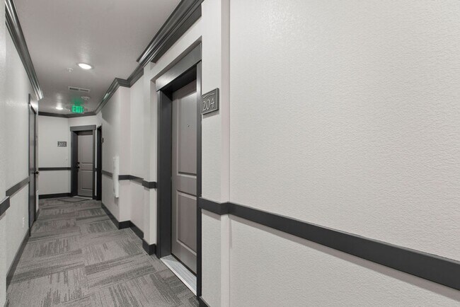 Building Photo - Charming 2 Bedroom, 2 Bath Condo in Secure...