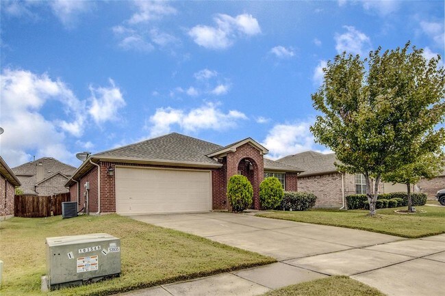 Building Photo - 2051 Sunny Side Dr