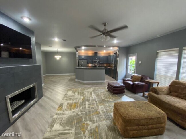 Building Photo - 3 br, 2 bath House - 13150 Legacy Ct