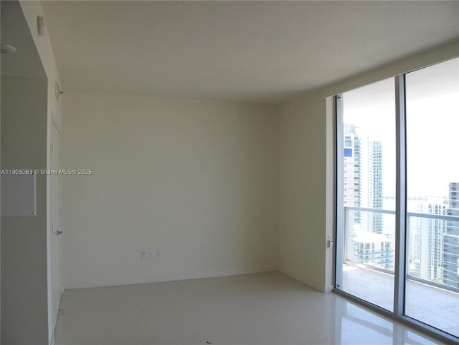 Building Photo - 1060 Brickell Ave