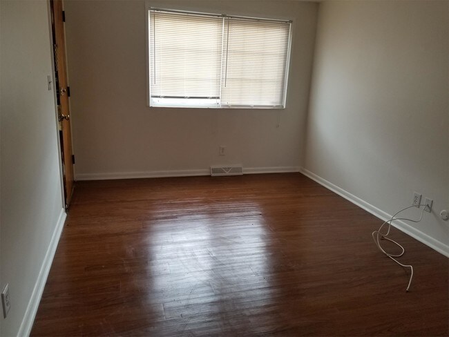 Building Photo - 468 Elsmere St