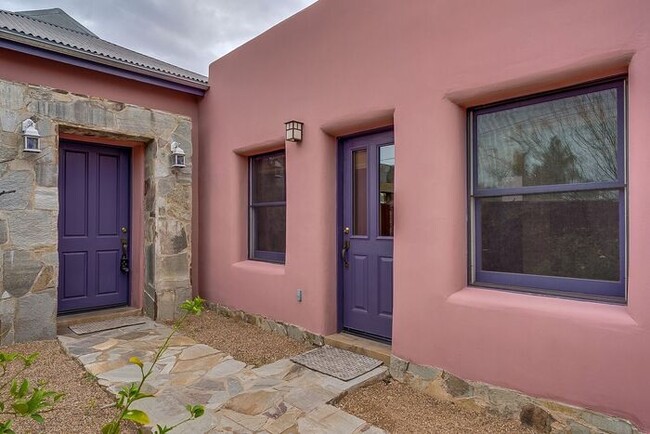 Building Photo - PENDING / RENTED