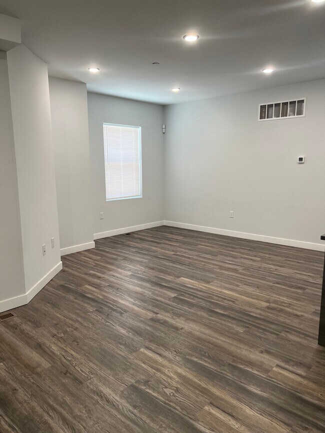 Foto del edificio - 1265 N Newkirk St