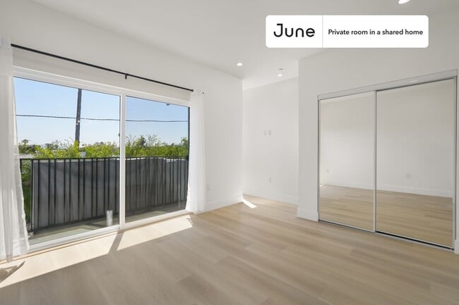 Building Photo - Private bedroom in 5 bed/5 bath Home