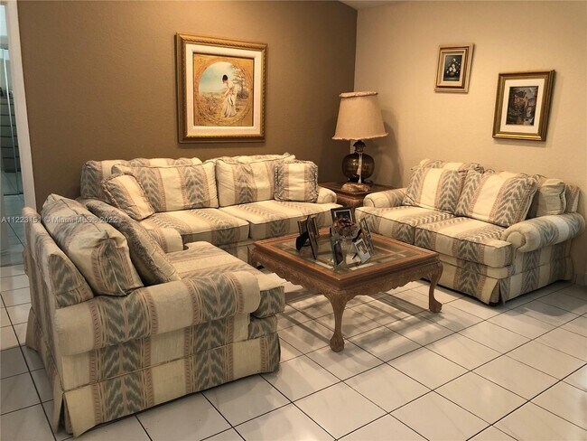 Foto del edificio - 9834 SW 117th Ct