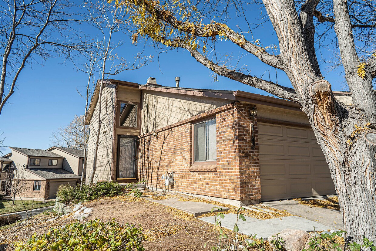 7145 E Dry Creek Cir, Centennial, CO 80112 Townhome Rentals in