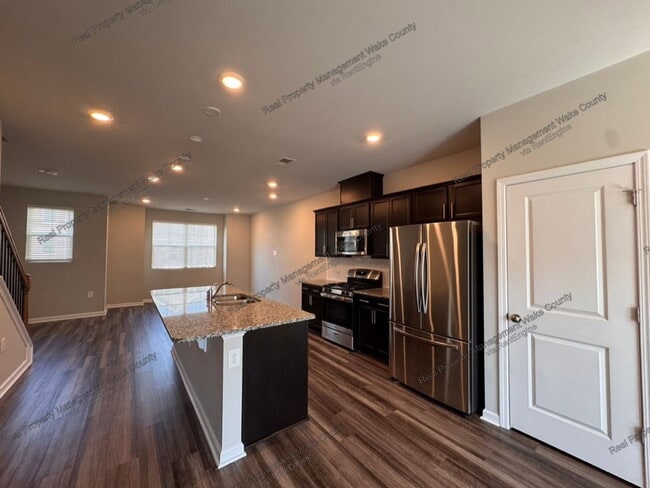 Building Photo - 1063 Shoreside Dr