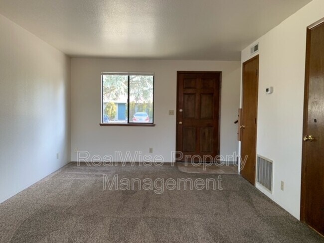 Building Photo - 138 Southridge Way