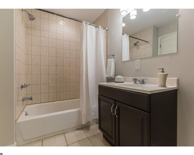 Foto del edificio - Point Breeze Townhome