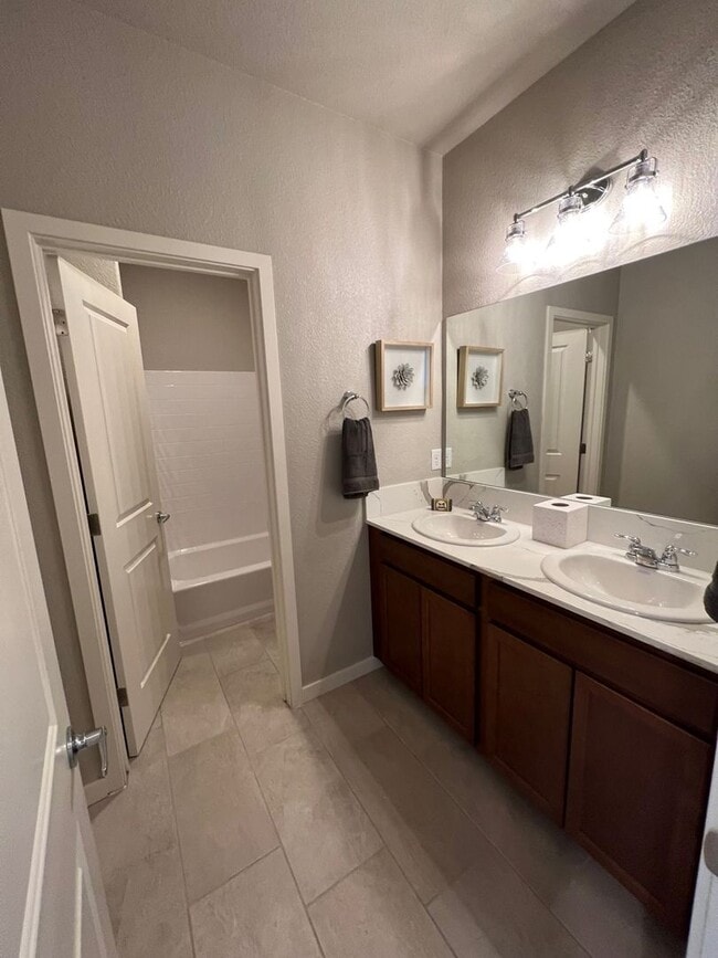 Building Photo - Gorgeous 2 Story, 3 Bed/2.5 Bath Townhouse with 2 Car Garage in Gated Community