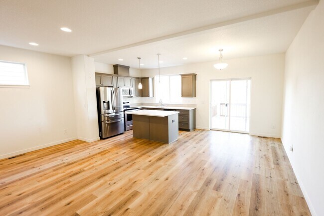 Building Photo - Charming 3 Bdrm 2.5 Bath in Ridgefield