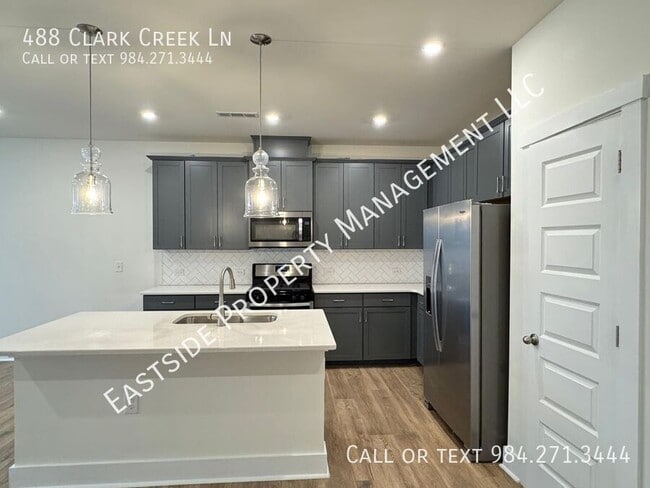 Foto del edificio - 488 Clark Creek Ln