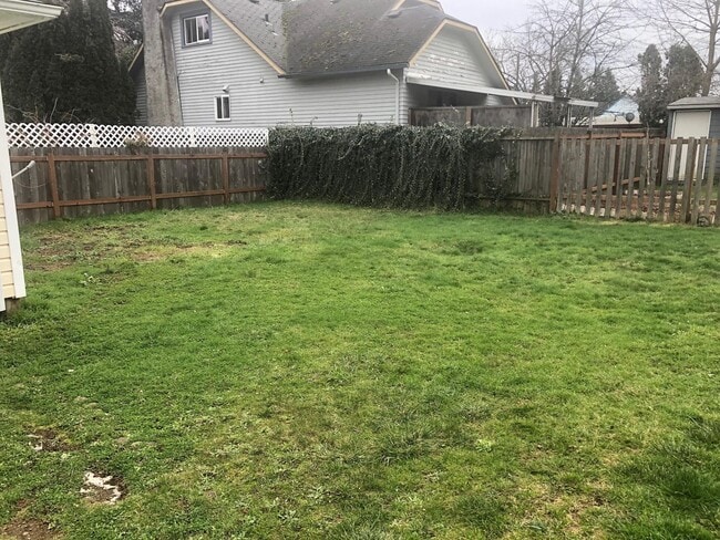 Building Photo - Lisa Johnson Duplex (LJ)