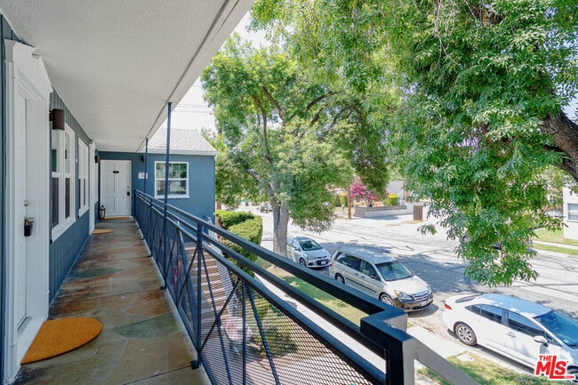 Building Photo - 938 W Glenoaks Blvd