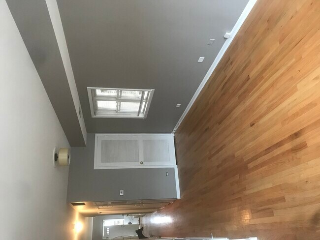Foto del edificio - 2316 W Diversey Ave