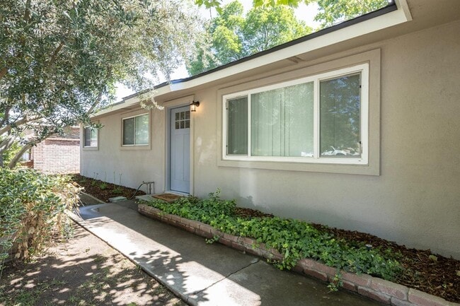 Building Photo - 4062 N Argyle Ave