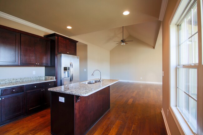 Foto del edificio - 374 Big Station Camp Blvd