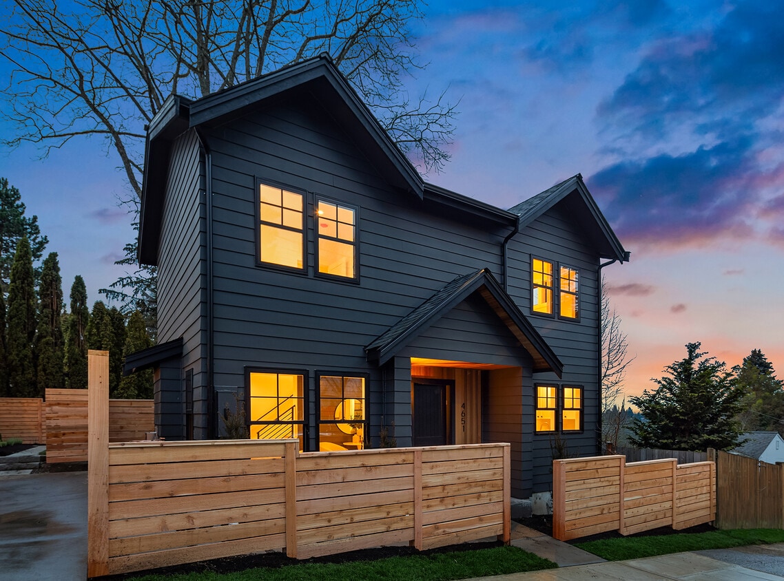 Exterior View - 4651 NE 70th St