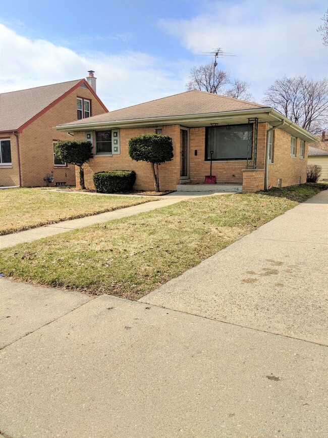 Building Photo - 3 Bedroom Single Family with Garage