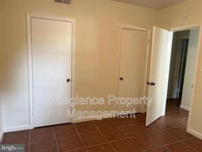 Foto del edificio - 1741 N Troy St