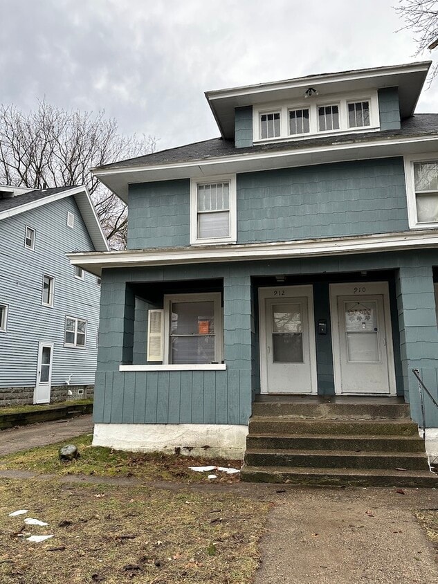 SE Side 2 Bedroom 1 Bathroom Duplex Unit House for Rent in Grand