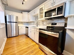 Building Photo - 402 E 43rd St