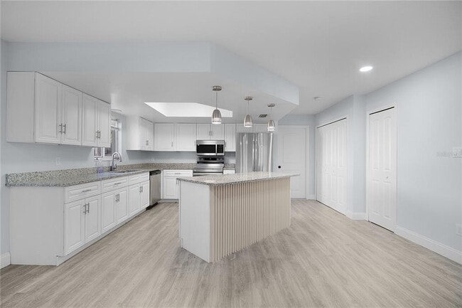 Building Photo - 600 Everett St