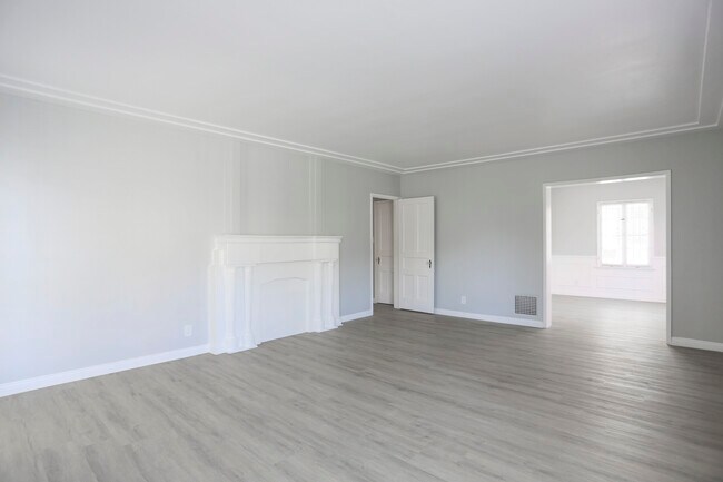Building Photo - 335 N Genesee Ave