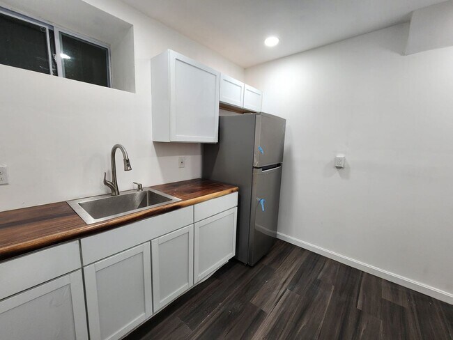 Foto del edificio - Main Street Triplex