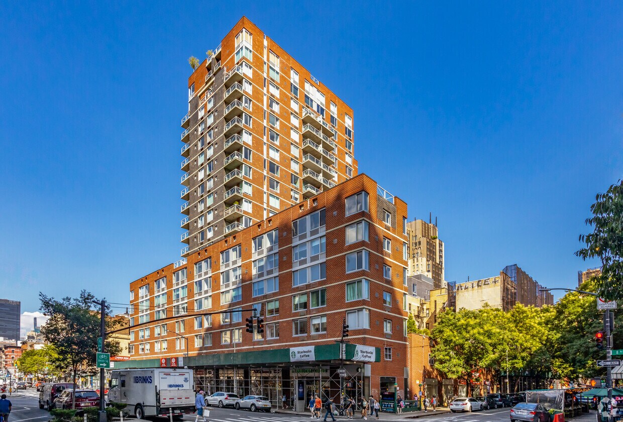 Primary Photo - Grand Chelsea
