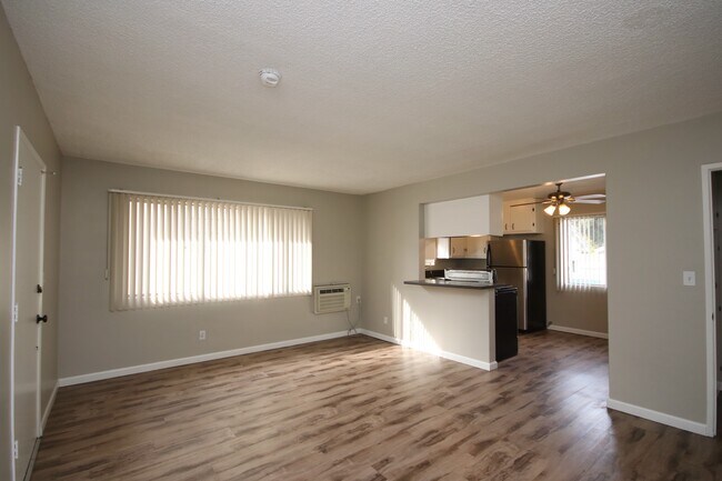 Building Photo - 695 E Villa St