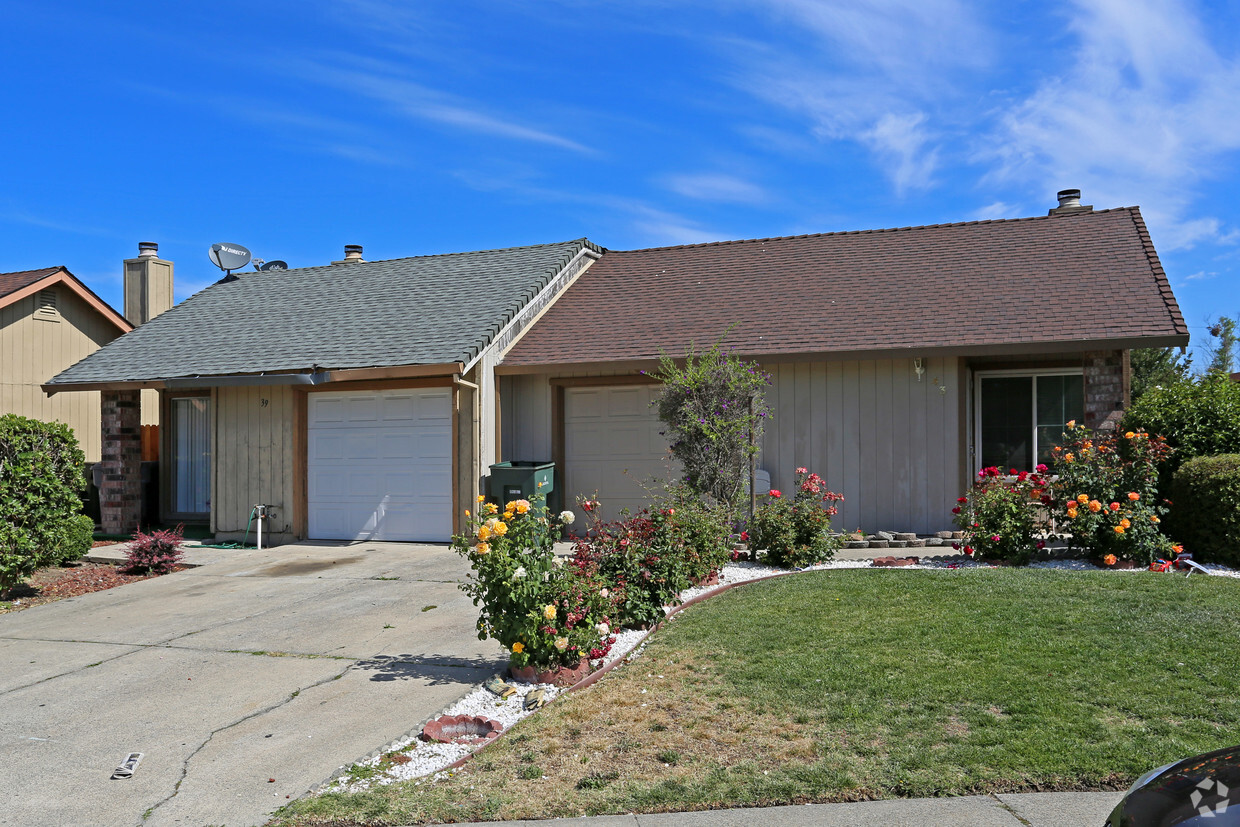 Building Photo - Loma Verde Place