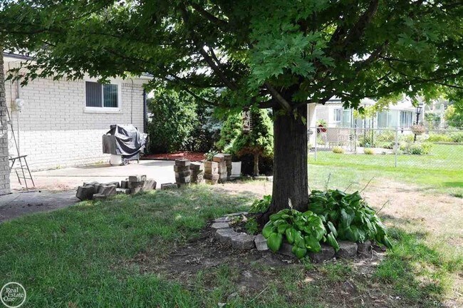 Building Photo - 33835 King Richard Dr