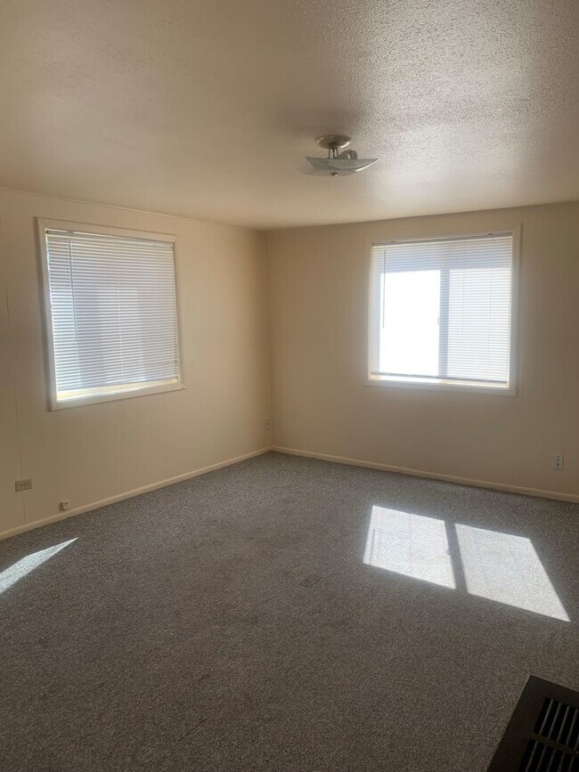 Foto del edificio - 3 Bedroom in Suburbs