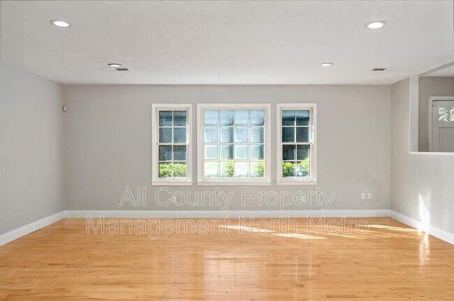 Foto del edificio - 4871 Post Oak Tritt Rd