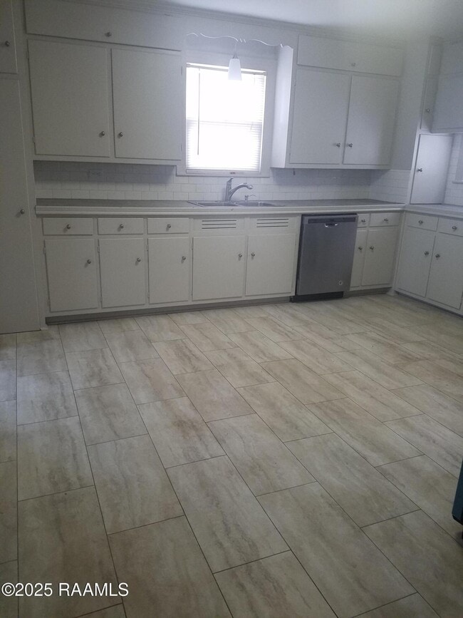 Building Photo - 630 Wilson St