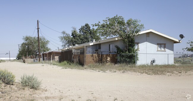 Building Photo - 12075 Kings Rd