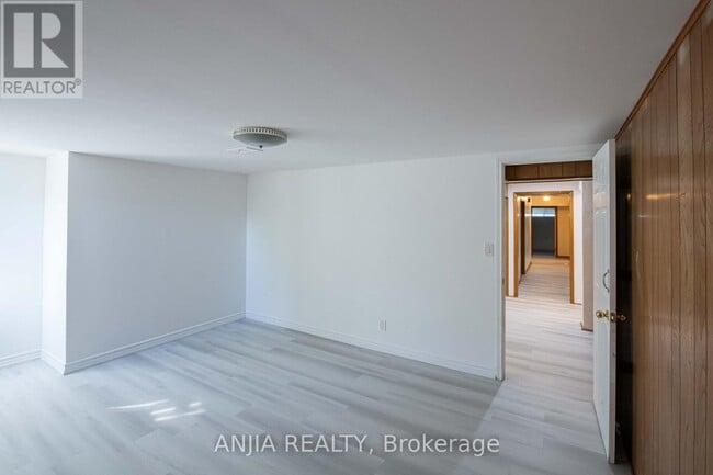 Building Photo - 148 Katherine Rd