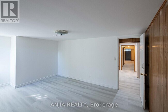 Photo du bâtiment - 148 Katherine Rd