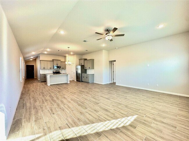 Building Photo - 200 Greenway Dr