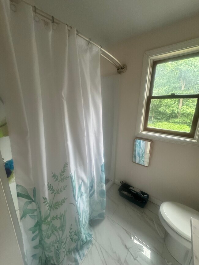 Upstairs full bath - 32 Hamilton Rd