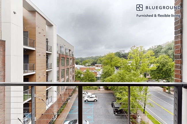 Building Photo - 240 E Shore Rd