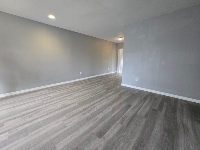 Building Photo - 103 Flint St