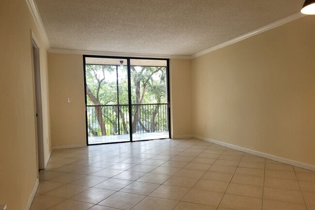 Foto del edificio - 6800 Cypress Rd