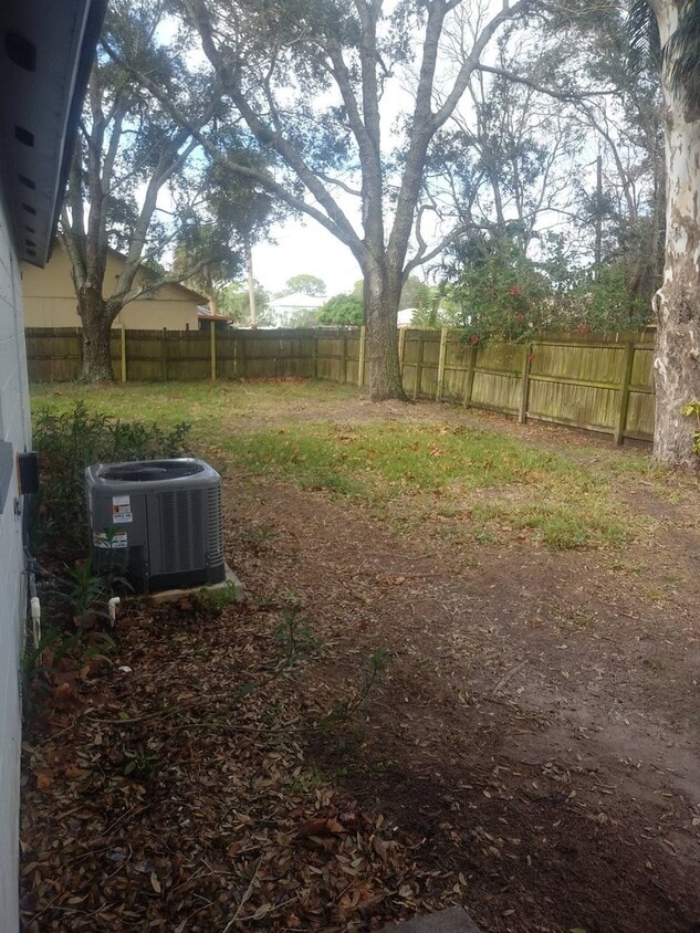 Primary Photo - Cozy and Roomy! Nice corner lot home 2 Bedrooms 2 Baths with 1 car garage and huge backyard. Pets...