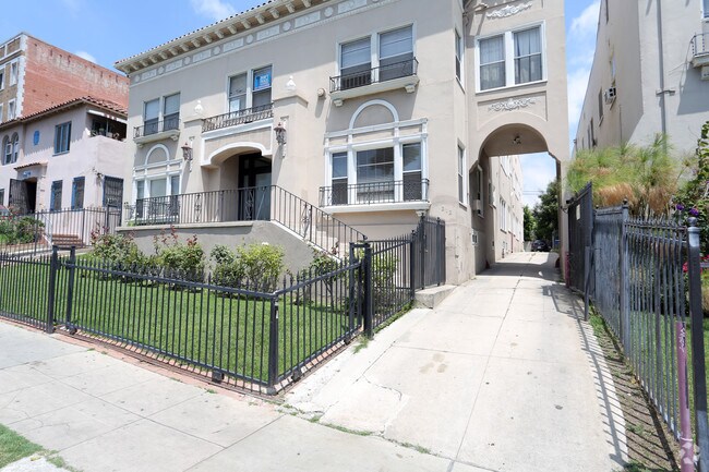 Building Photo - 212 S Kenmore Ave